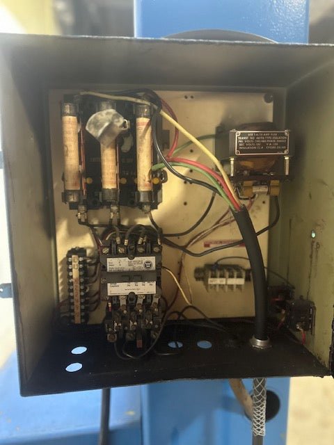 "DOALL 1612 - 0" 230V PH3 HEAVY DUTY INDUSTRIAL VERTICAL BAND SAW, 24 X 24 TABLE - Second Life - Equipment - collection_name