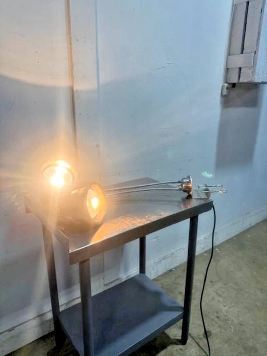 DOUBLE ARM HEAT LAMP w/TABLE CLAMP, FOOD WARMER, 500W, 120V, REGULAR PLUG - Second Life - Equipment - collection_name