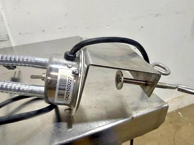 DOUBLE ARM HEAT LAMP w/TABLE CLAMP, FOOD WARMER, 500W, 120V, REGULAR PLUG - Second Life - Equipment - collection_name