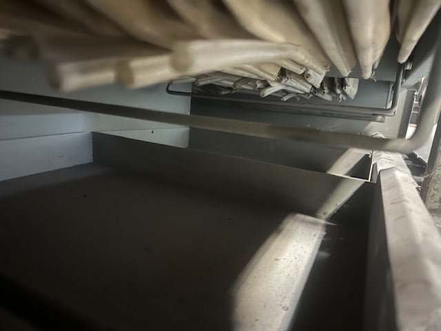 "DUSTVENT" 6X4F2 72"Wx50D" DOWNDRAFT TABLE W/ 208 - 230/460, 7.5HP BLOWER UNIT - Second Life - Equipment - collection_name