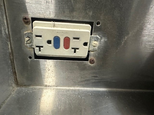 "EAGLE" NSF S.STEEL UNDER COUNTER BAR BLENDER STATION WITH SINK AND OUTLETS - Second Life - Equipment - collection_name