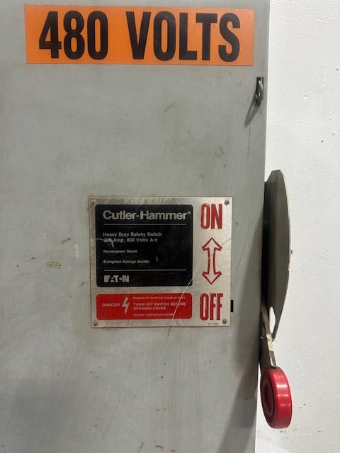 EATON DH364FGK 200 AMP H.D. 3 POLE SERIES C SAFETY SWITCH IN A TYPE 1 ENCLOSURE - Second Life - Equipment - collection_name