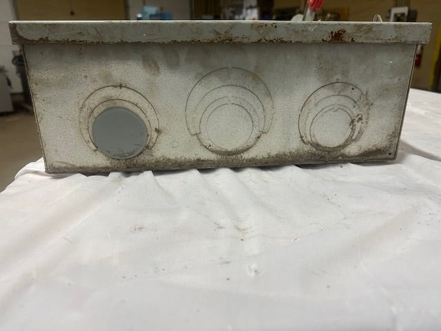 EATON DH364FGK 200 AMP H.D. 3 POLE SERIES C SAFETY SWITCH IN A TYPE 1 ENCLOSURE - Second Life - Equipment - collection_name