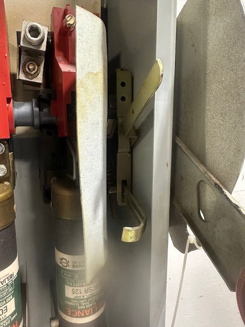 EATON DH364FGK 200 AMP H.D. 3 POLE SERIES C SAFETY SWITCH IN A TYPE 1 ENCLOSURE - Second Life - Equipment - collection_name