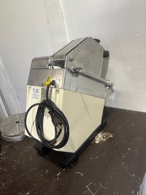 ELECTROLUX DITO TR 22 COMMERCIAL PROCESSOR CHOPPER /SLICER/SHREDDER w/ 5 BLADES - Second Life - Equipment - collection_name