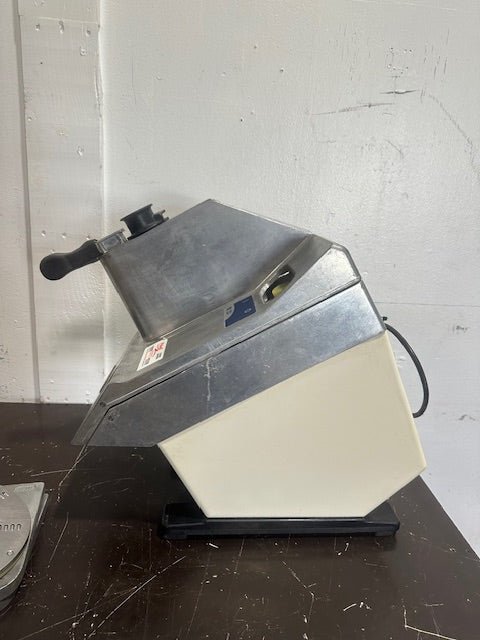 ELECTROLUX DITO TR 22 COMMERCIAL PROCESSOR CHOPPER /SLICER/SHREDDER w/ 5 BLADES - Second Life - Equipment - collection_name
