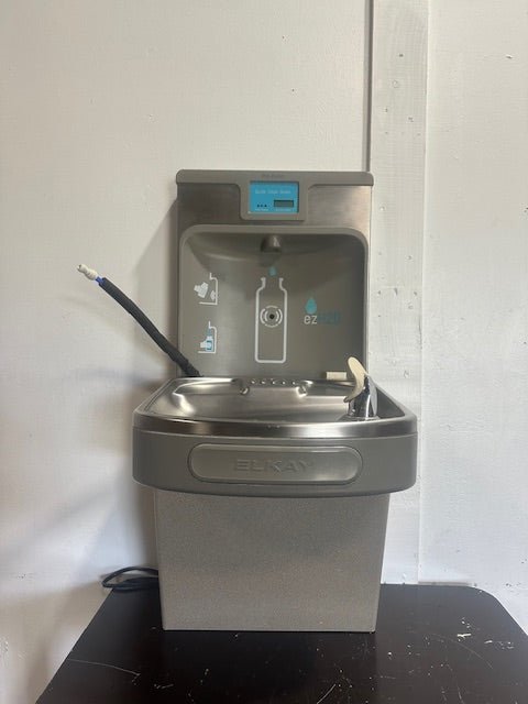 ELKAY LZS8WSLP EZH20 ADA 8GPH WALL MTD REFRIG DRINKING FOUNTAIN W/BOTTLE FILLER - Second Life - Equipment - collection_name