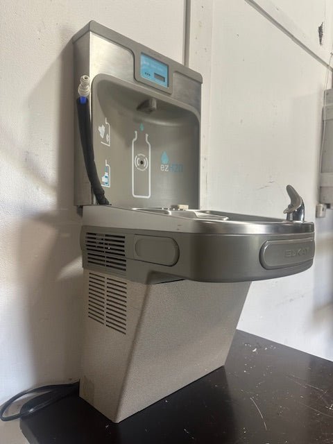 ELKAY LZS8WSLP EZH20 ADA 8GPH WALL MTD REFRIG DRINKING FOUNTAIN W/BOTTLE FILLER - Second Life - Equipment - collection_name
