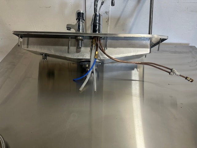 "ELKAY" S.S SINK W/ HOSTED WATER FILLING STATION GLASS RINSER, 25 3/4"W x 9"D - Second Life - Equipment - collection_name