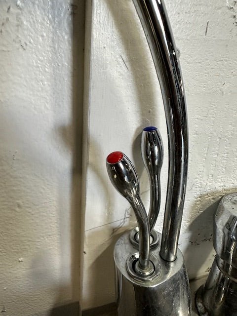 "ELKAY" S.S SINK W/ HOSTED WATER FILLING STATION GLASS RINSER, 25 3/4"W x 9"D - Second Life - Equipment - collection_name