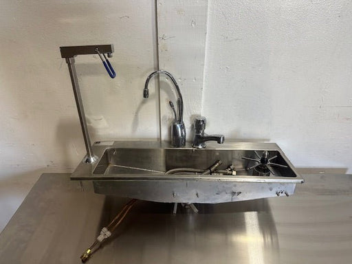"ELKAY" S.S SINK W/ HOSTED WATER FILLING STATION GLASS RINSER, 25 3/4"W x 9"D - Second Life - Equipment - collection_name