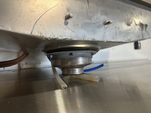 "ELKAY" S.S SINK W/ HOSTED WATER FILLING STATION GLASS RINSER, 25 3/4"W x 9"D - Second Life - Equipment - collection_name