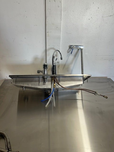 "ELKAY" S.S SINK W/ HOSTED WATER FILLING STATION GLASS RINSER, 25 3/4"W x 9"D - Second Life - Equipment - collection_name