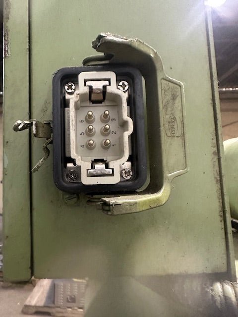 ENOMOT INDUSTRY CO. EA - 20282 12"W 200/220v 3ph CHIP CONVEYOR - Second Life - Equipment - collection_name