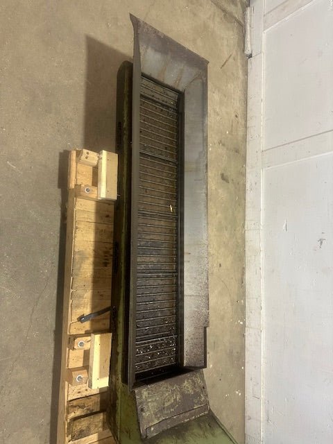 ENOMOT INDUSTRY CO. EA - 20282 12"W 200/220v 3ph CHIP CONVEYOR - Second Life - Equipment - collection_name