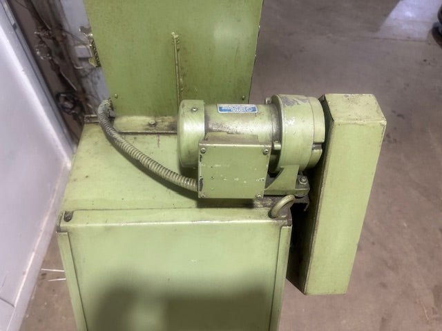 ENOMOT INDUSTRY CO. EA - 20282 12"W 200/220v 3ph CHIP CONVEYOR - Second Life - Equipment - collection_name