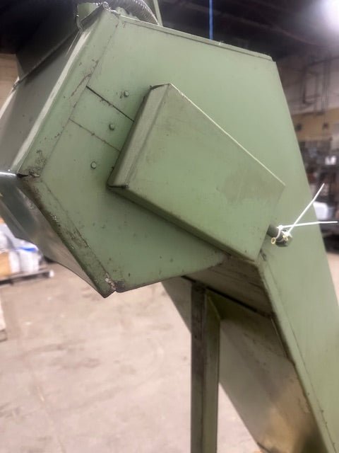 ENOMOT INDUSTRY CO. EA - 20282 12"W 200/220v 3ph CHIP CONVEYOR - Second Life - Equipment - collection_name