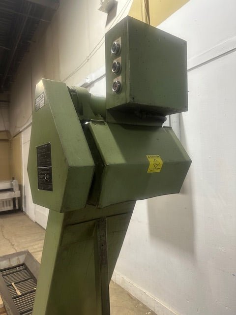 ENOMOT INDUSTRY CO. EA - 20282 12"W 200/220v 3ph CHIP CONVEYOR - Second Life - Equipment - collection_name