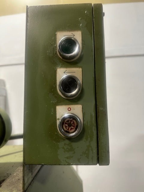 ENOMOT INDUSTRY CO. EA - 20282 12"W 200/220v 3ph CHIP CONVEYOR - Second Life - Equipment - collection_name