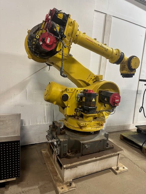 "FANUC ROBOT R - 2000iA165F"HD INDUSTRIAL 6 - AXES ROBOT ARM, 2566MM REACH,165 KG - Second Life - Equipment - collection_name