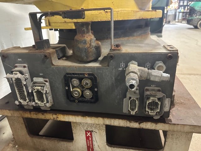 "FANUC ROBOT R - 2000iA165F"HD INDUSTRIAL 6 - AXES ROBOT ARM, 2566MM REACH,165 KG - Second Life - Equipment - collection_name