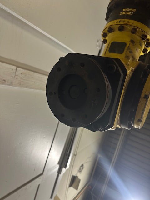 "FANUC ROBOT R - 2000iA165F"HD INDUSTRIAL 6 - AXES ROBOT ARM, 2566MM REACH,165 KG - Second Life - Equipment - collection_name