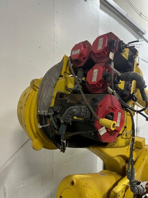 "FANUC ROBOT R - 2000iA165F"HD INDUSTRIAL 6 - AXES ROBOT ARM, 2566MM REACH,165 KG - Second Life - Equipment - collection_name
