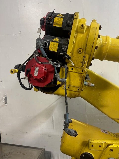 "FANUC ROBOT R - 2000iA165F"HD INDUSTRIAL 6 - AXES ROBOT ARM, 2566MM REACH,165 KG - Second Life - Equipment - collection_name