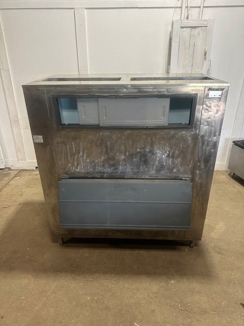 "FOLLETT" HD COMMERCIAL 65"H x 60"W x 39"D&nbsp; ICE BIN ON LEGS, 1650LBS - Second Life - Equipment - collection_name