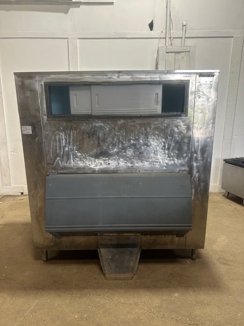 "FOLLETT" HD COMMERCIAL 65"H x 60"W x 39"D&nbsp; ICE BIN ON LEGS, 1650LBS - Second Life - Equipment - collection_name