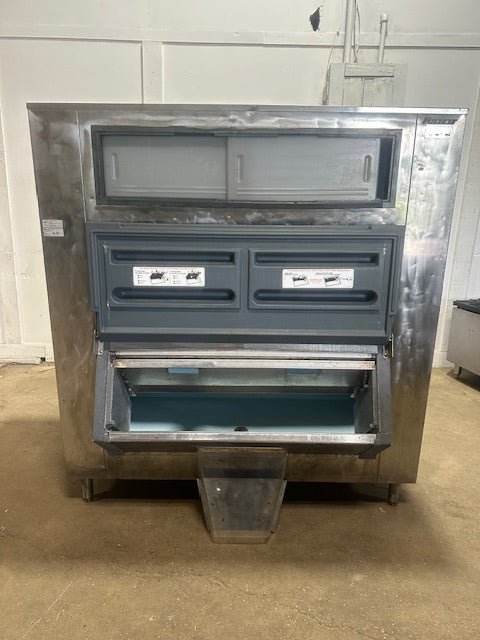 "FOLLETT" HD COMMERCIAL 65"H x 60"W x 39"D&nbsp; ICE BIN ON LEGS, 1650LBS - Second Life - Equipment - collection_name
