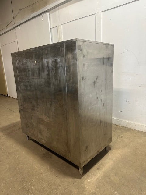 "FOLLETT" HD COMMERCIAL 65"H x 60"W x 39"D&nbsp; ICE BIN ON LEGS, 1650LBS - Second Life - Equipment - collection_name