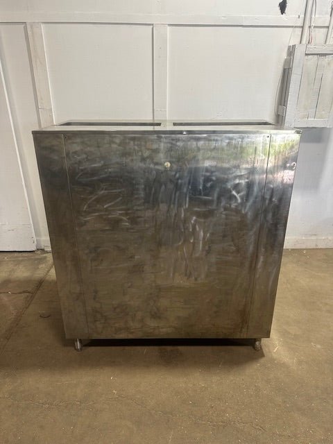 "FOLLETT" HD COMMERCIAL 65"H x 60"W x 39"D&nbsp; ICE BIN ON LEGS, 1650LBS - Second Life - Equipment - collection_name