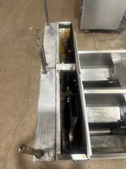 FRYMASTER FPH250BLCSD COMMERCIAL N GAS DUAL FRYER W/ DIGITAL READOUT(ON CASTERS) - Second Life - Equipment - collection_name