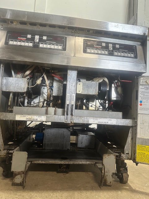 FRYMASTER FPH250BLCSD COMMERCIAL N GAS DUAL FRYER W/ DIGITAL READOUT(ON CASTERS) - Second Life - Equipment - collection_name