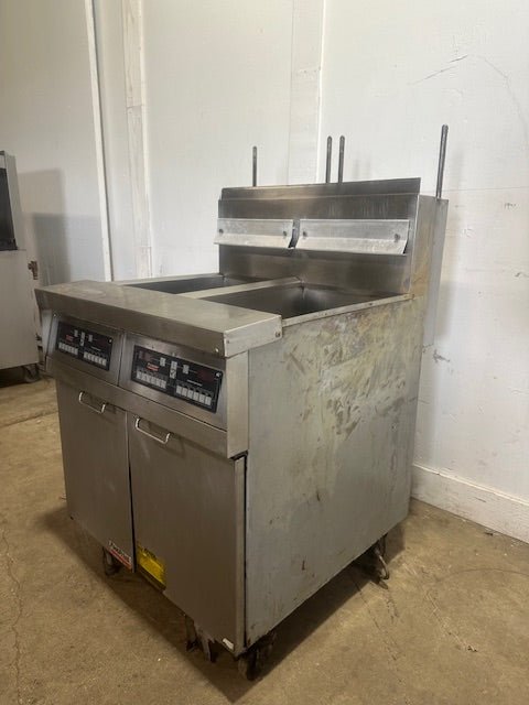 FRYMASTER FPH250BLCSD COMMERCIAL N GAS DUAL FRYER W/ DIGITAL READOUT(ON CASTERS) - Second Life - Equipment - collection_name