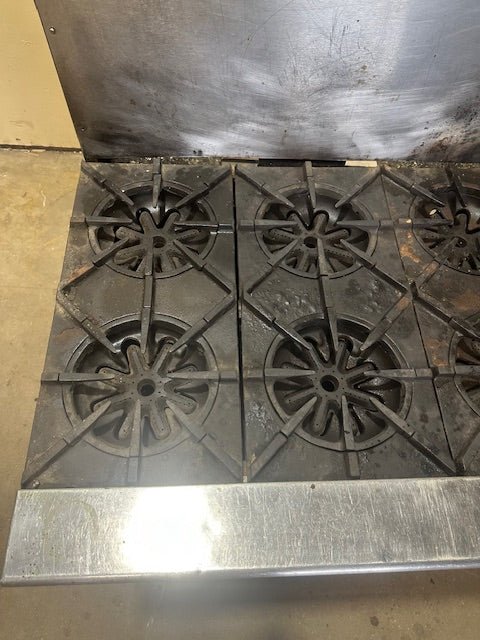 "GARLAND" 6 BURNERS STOVE RANGE WITH OVEN AND BACK SPLASH GUARDS(NATURAL GAS) - Bargains R Ours - #collection_name#