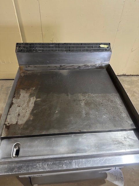 GARLAND HEAVY DUTY STAINLESS STEEL COMMERCIAL GRIDDLE/GRILL WITH STANDARD OVEN BASE ON CASTERS 33000BTU/HR OVEN 40000BTU/HR - Bargains R Ours - #collection_name#