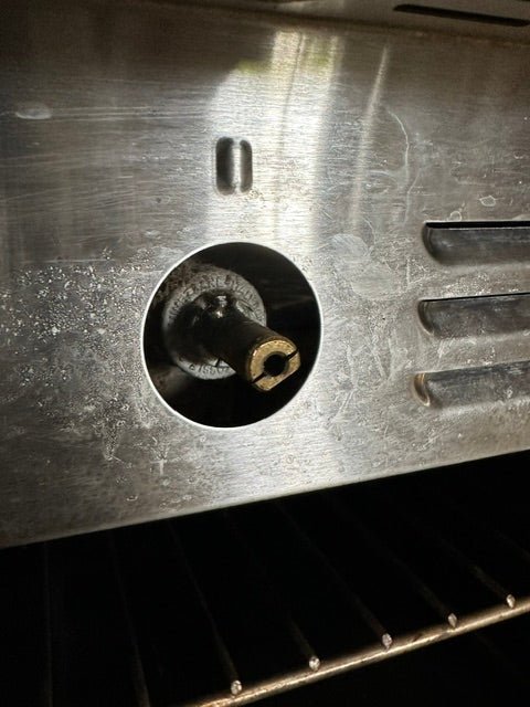 "GARLAND M44R" H.D NATURAL GAS COMMERCIAL 4 BURNERS STOVE WITH OVEN - Second Life-Equipment-collection_name