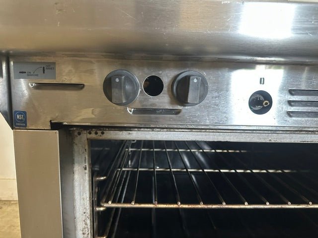 "GARLAND M44R" H.D NATURAL GAS COMMERCIAL 4 BURNERS STOVE WITH OVEN - Second Life-Equipment-collection_name
