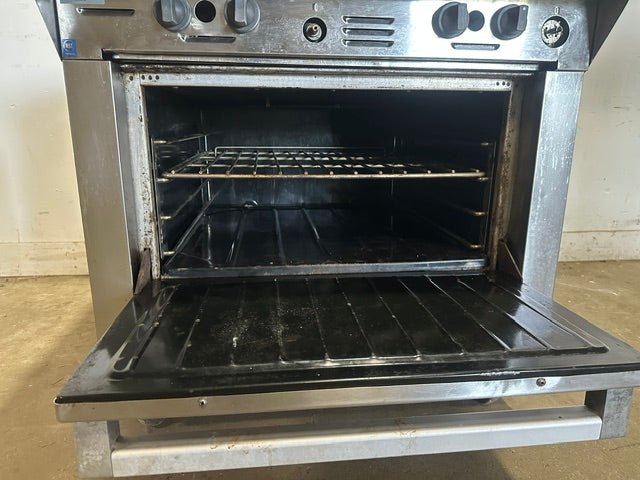 "GARLAND M44R" H.D NATURAL GAS COMMERCIAL 4 BURNERS STOVE WITH OVEN - Second Life-Equipment-collection_name