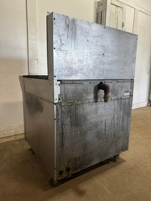 "GARLAND M44R" H.D NATURAL GAS COMMERCIAL 4 BURNERS STOVE WITH OVEN - Second Life-Equipment-collection_name