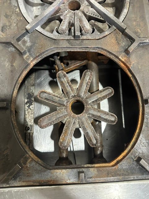 "GARLAND M44R" H.D NATURAL GAS COMMERCIAL 4 BURNERS STOVE WITH OVEN - Second Life-Equipment-collection_name