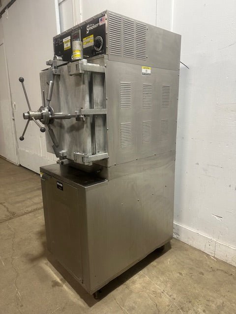 "GILES SMOKER"H.D COMMERCIAL SOMKER/PRESSURE COOKER ON CASTERS 208/240V 1PH - Second Life - Equipment - collection_name