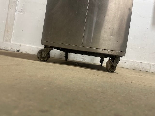 "GILES SMOKER"H.D COMMERCIAL SOMKER/PRESSURE COOKER ON CASTERS 208/240V 1PH - Second Life - Equipment - collection_name