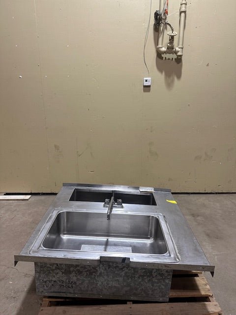 GLAS TENDER BAR SINK AND TEA BAY 15"H X 40"W X 38.5"D - Bargains R Ours - #collection_name#