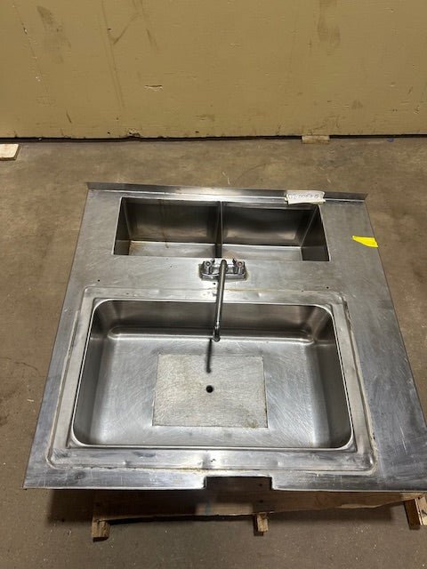 GLAS TENDER BAR SINK AND TEA BAY 15"H X 40"W X 38.5"D - Bargains R Ours - #collection_name#