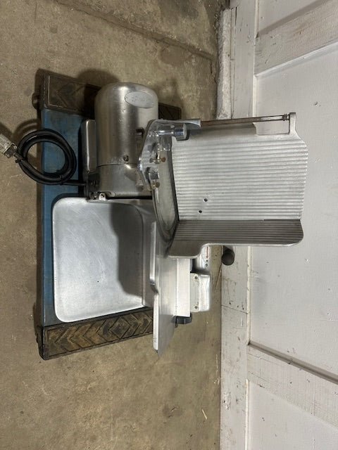 "GLOBE GRAVITY FEED 610" H.D COMMERCIAL COUNTERTOP 11" BLADE MEAT SLICER - Second Life - Equipment - collection_name