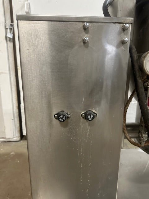 "GROEN DEE/4 - 20" ELECTRIC 20 gallons MANUAL TILT STEAM KETTLE ON STAND,208V 3PH - Second Life - Equipment - collection_name