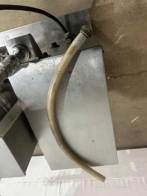 "GROEN DEE/4 - 20" ELECTRIC 20 gallons MANUAL TILT STEAM KETTLE ON STAND,208V 3PH - Second Life - Equipment - collection_name